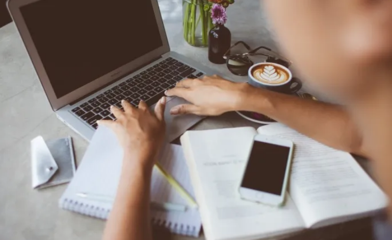 أدق تطبيق للترجمة من العربية للألمانية والعكس