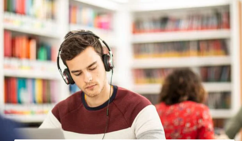 أسهل تطبيق لإتقان مهارة الاستماع باللغة الإنجليزية